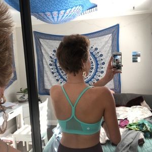 Turquoise lululemon sports bra